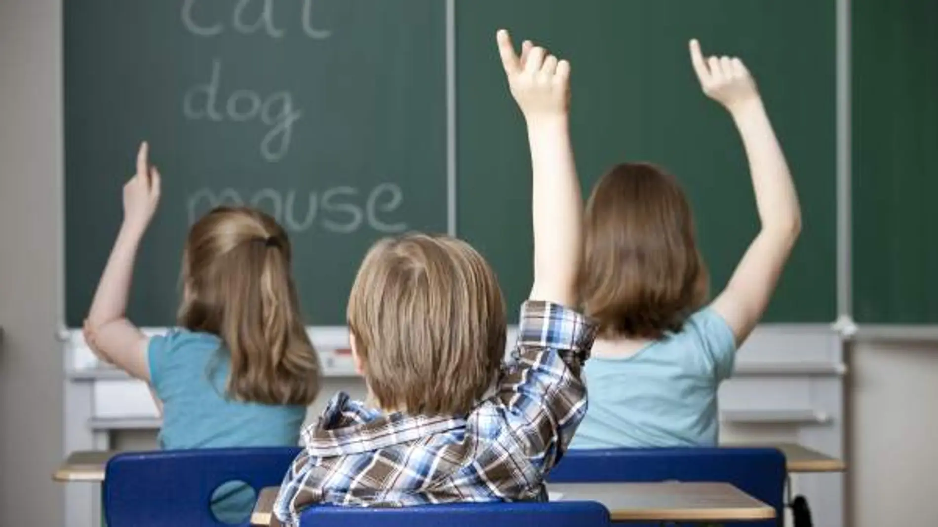 Varios alumnos en un aula