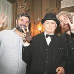 Winston Churchill. En «El club de los execrables» descubrimos que el más famoso primer ministro británico fue corrupto, racista y cruel. Prueba de esto último es una de sus más desafortunadas frases: «No entiendo esta aversión contra el uso del gas. Estoy completamente a favor de usar gases venenosos contra las tribus incivilizadas». Incluso vio con buenos ojos la llegada de Franco al poder porque era la única manera de que en España no gobernaran su peor pesadilla: los socialistas.