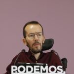 El secretario de Organización de Podemos, Pablo Echenique, durante la rueda de prensa que ha ofrecido hoy.