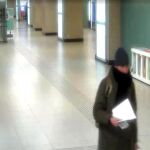 Anis Amri, en una imagen de las cámaras de seguridad a su paso por la estación bruselense de Gare du Nord
