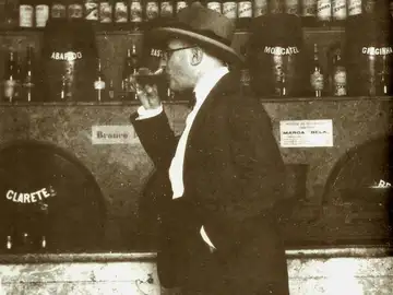 No eres Álvaro de Campos, sino Pessoa No eres Álvaro de Campos, sino Pessoa