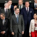 El Rey Felipe VI; el presidente de la Generalitat, Quim Torra, y la ministra de Industria en funciones, Reyes Maroto, durante la inauguración del Salón del Automóvil de Barcelona/Efe