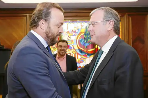 Educación e información frente al alcohol y para hacer de León una ciudad saludable Educación e información frente al alcohol y para hacer de León una ciudad saludable
