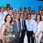 El nuevo presidente del PP posa junto a miembros de la delegación de Ávila; la presidenta de las Cortes de Castilla y León, Silvia Clemente; y la consejera Alicia García