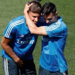 Marcos Llorente bromea con Brahim durante un entrenamiento