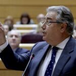 El ministro del Interior, Juan Ignacio Zoido, durante el pleno celebrado esta tarde en el Senado /Efe