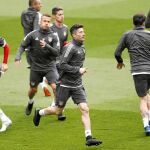 Tranquilo. Lewandowski, en la imagen durante el último entrenamiento de su equipo antes del partido, no pierde la calma a pesar de las críticas