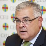 Gregorio Varela, catedrático de Nutrición de la CEU USP, premiado por su trayectoria científica