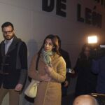 Raquel Gago, la policía local condenada a 14 años de prisión por complicidad en el asesinato de la dirigente del PP Isabel Carrasco, ha ingresado esta noche en el centro penitenciario de Mansilla de las Mulas (León). Antes de entrar en la cárcel leonesa de Villahierro a las 21.00 horas
