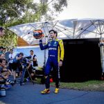 Carlos Sainz, en la sesión de fotos oficial en Australia