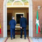 Pedro Sánchez abrió ayer en Moncloa la ronda de encuentros con los presidentes autonómico con Íñigo Urkullu