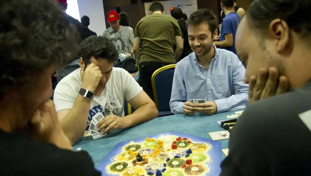 Los juegos de mesa son una buena alternativa para ejercitar la mente y pasar un rato en familia/ Alberto R. Roldán