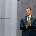 Sánchez lee el artículo que quiso reformar para la plurinacionalidad