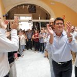 Archivo. Los trabajadores y concejales del Ayuntamiento de Ontinyent recibieron a Rodríguez con un aplauso. El acto fue convocado mediante mensajes