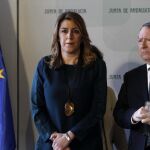 La presidenta de la Junta, Susana Díaz, junto al presidente del Consejo Consultivo de Andalucía, Juan Cano Bueso (Foto: Manuel Olmedo)
