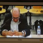 Monitor de la sala de prensa de la Audiencia Nacional en San Fernando de Henares (C. de Madrid) con la declaración del presunto contable de la trama Gürtel, José Luis Izquierdo,.