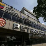 Fotografía de la sede de la empresa estatal Petróleos de Venezuela (PDVSA), en Caracas