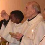 Imagen de Jacques Hamel durante la celebración de una misa.