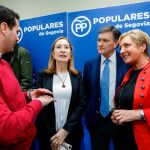 La presidenta del Congreso de los Diputados, Ana Pastor, junto a Paloma Sanz, Francisco Vázquez y el candidato a la Alcaldía segoviana, Pablo Pérez