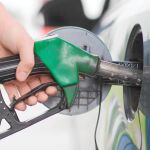 El porcentaje más alto que no está dispuesto a pagar más por un combustible que contamine menos se encuentra entre la población de mediana edad