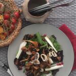 Ensalada tibia y otoñal de setas y calamares