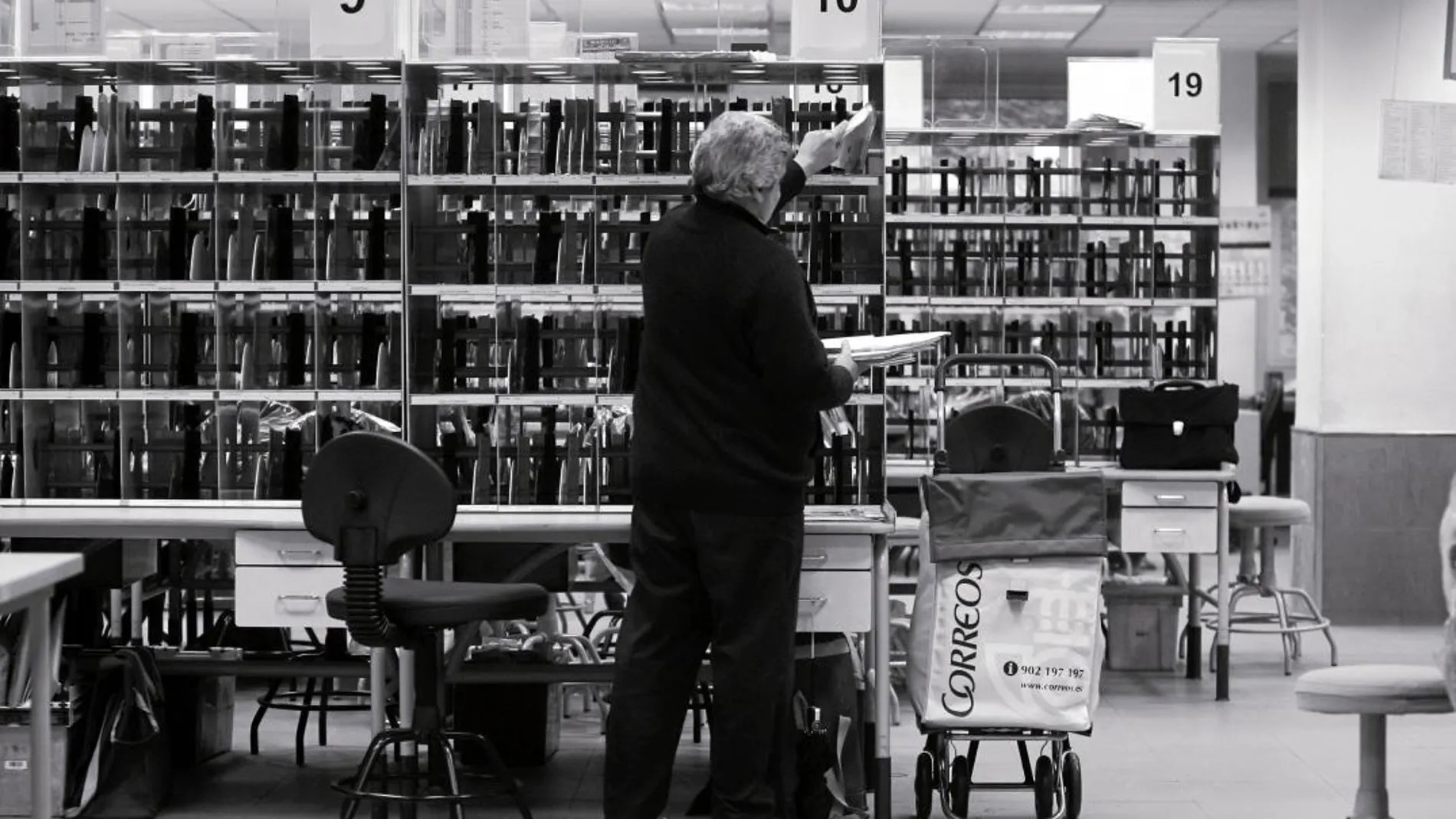 El gasto público para pagar las nóminas de los más de tres millones de funcionarios equivale al 10,8% del PIB