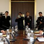 El jefe de la delegación norcoreana que dirige el comité para la Reunificación Pacífica de Corea, Ri Son-gwon , y su homólogo surcoreano, Cho Myoung-gyon, se reúnen en la localidad de Panmunjon (Corea del Sur)