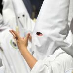 Nazarenos de la hermandad de la Paz de Sevilla