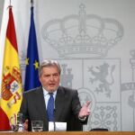 El portavoz del Gobierno, Íñigo Mendez de Vigo, durntne la rueda de prensa del Consejo de Ministros