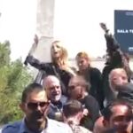 Cayetana Álvarez de Toledo increpa a los totalitarios que han boicoteado su llegada la universidad