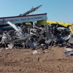 Restos de los vagones en el lugar en el que dos trenes colisionaron frontalmente entre las localidades de Corato y Andria, en Italia