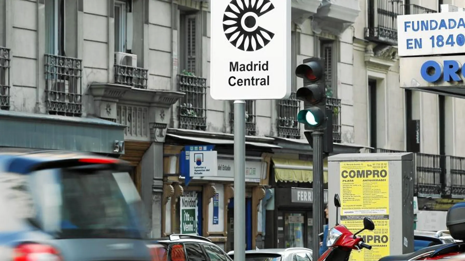 La normativa que prohíbe aparcar y circular a los coches y motos contaminantes en Madrid Central