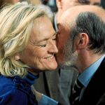 Rubalcaba, junto a su mujer, Pilar Goya en un mitin. Una de las escasas ocasiones en las que participó en un acto político