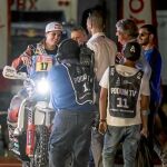 Laia Sanz, en el podio de salida de la primera etapa del Dakar 2019