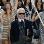 Lagerfeld en la pasarela en una imagen de 2014