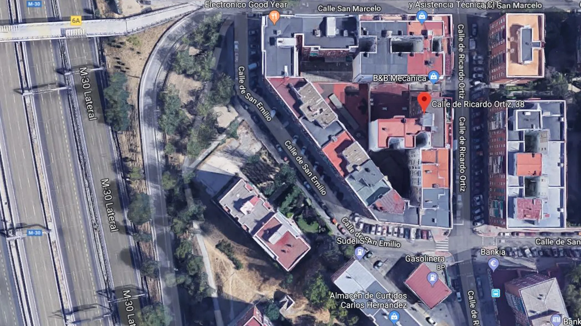 Lugar donde se ha producido el atracto, en la calle de Ricardo Ortiz, 38, en Madrid.