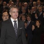 El lehendakari, Íñigo Urkullu, es aplaudido tras tomar posesión de su cargo, durante la ceremonia que se celebra en la Casa de Juntas de Gernika (Bizkaia)