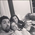 Nolito, junto a su esposa, Laura, y sus tres hijas, Lola, Alegría y Lara