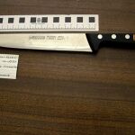 Las imágenes de las cámaras de seguridad muestran al sospechoso saliendo de la tienda en el momento del crimen