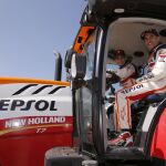 Márquez y Pedrosa se lo pasaron en grande a los mandos del tractor
