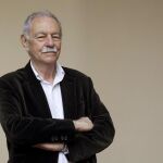 Fotografía de archivo (20/04/2015) del escritor barcelonés Eduardo Mendoza, que ha ganado hoy el Premio Cervantes 2016