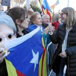 Imagen de Elsa Artadi durante una concentración independentista