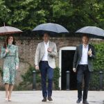 La lluvia no impidió ayer que los duques de Cambridge y el príncipe Enrique recordaran a Diana en el palacio donde residió 15 años de su vida
