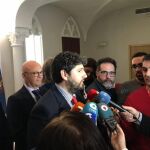 El presidente de la Región y del PPRM, Fernando López Miras, ayer respondiendo a los medios