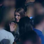Tres mujeres se pusieron el vestido detector de acoso en una discoteca
