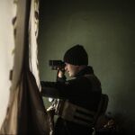 Un miembro de las Fuerzas Especiales iraquíes durante una vigilancia en Mosul