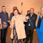 García-Cirac y Mar Sancho con el director del Musac,, Manuel Olveira, la artista Teresa Gancedo, el subdelegado del Gobierno, Faustino Sánchez
