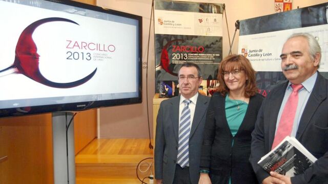 La viceconsejera María Jesús Pascual, junto a los directores técnicos, Carlos González y José Antonio Fdez.