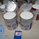 Detenida en Barajas una mujer que llevaba 15 kilos de cocaína en botes de leche condensada