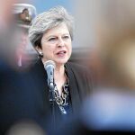 Tras un año defendiendo un «Brexit duro», May se muestra ahora más flexible para negociar la salida de la UE